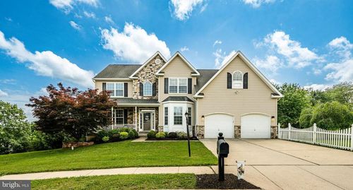 15 Boraten Cir, Royersford, PA, 19468-1000 | Card Image