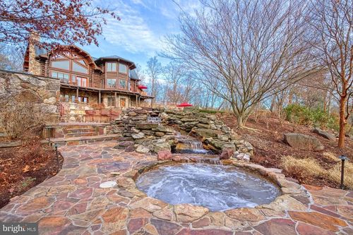 610 Pin Oak Rd, PAW PAW, WV, 25434-9000 | Card Image