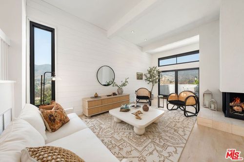 1663 Michael Ln, Pacific Palisades, CA, 90272-2035 | Card Image