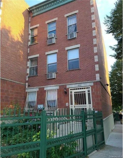 640 E 182nd St, Bronx, NY, 10457-1734 | Card Image