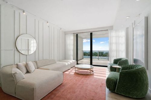 532-2201 Collins Ave, Miami Beach, FL, 33139-1717 | Card Image