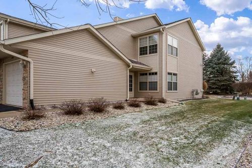 5683-5683 Oak Village Dr, Roscoe, IL, 61073-7009 | Card Image