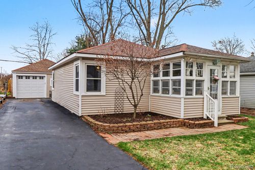 1627 Grinshaw St, Commerce Twp, MI, 48382-4741 | Card Image