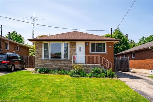 112 Greeningdon Dr, Hamilton, ON, L9A4W7 | Card Image