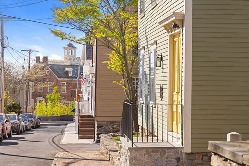 2-18 Barney St, Newport, RI, 02840-7143 | Card Image