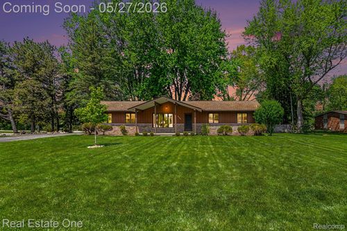 5494 Boyne Highland Trl, Clarkston, MI, 48348-3702 | Card Image