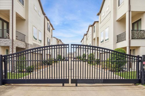 10927 Brookeshire Chase Ln, Houston, TX, 77043-4024 | Card Image