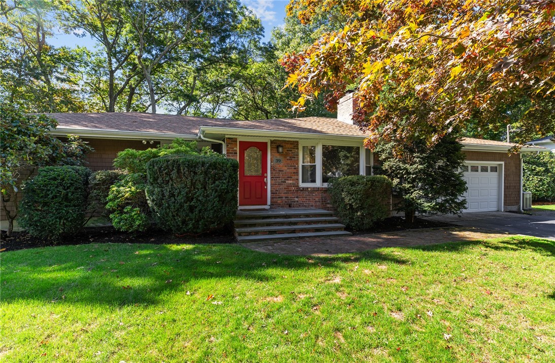 Lincoln Dr, Johnston, RI 02919