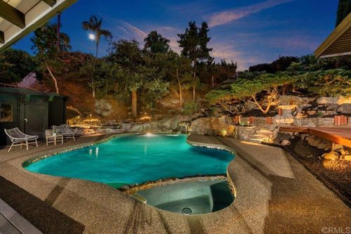 667 Crescent Ln, Vista, CA, 92084-7034 | Card Image