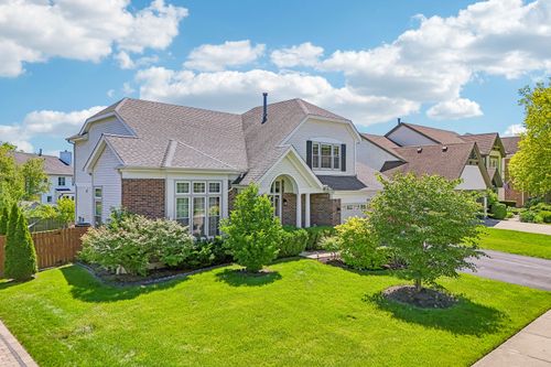 823 Warwick Ln, Lake Zurich, IL, 60047-2798 | Card Image