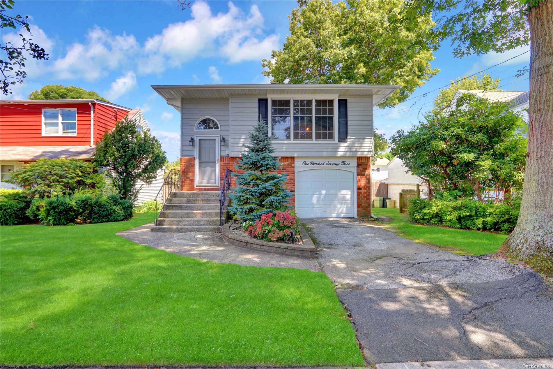Garfield St, Massapequa Park, NY 11762