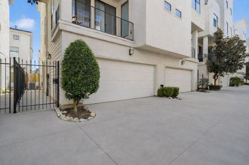 2529 Rusk St, Houston, TX, 77003-3232 | Card Image