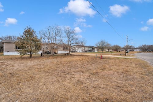 17402 Fx Ball Dr, Elmendorf, TX, 78112-5523 | Card Image