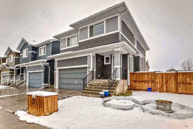 93 Red Sky Road Ne, Home with 3 bedrooms, 2 bathrooms and 4 parking in Calgary AB | Image 3