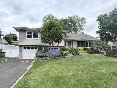 5 Simpson Drive, Oyster Bay, NY, 11804 | Card Image