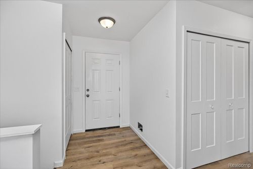 3150 Daisy Way, Burton, MI, 48519-1590 | Card Image