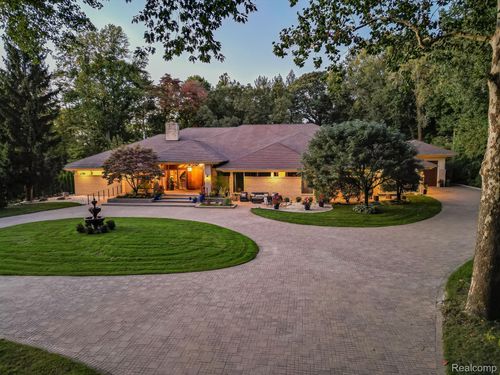 17477 Iris Cir, Clinton Twp, MI, 48036-2057 | Card Image