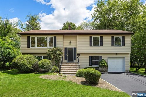 80 Riverdale St, Hillsdale, NJ, 07642-1808 | Card Image