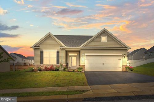 119 Edie Cir, STEWARTSTOWN, PA, 17363-7203 | Card Image