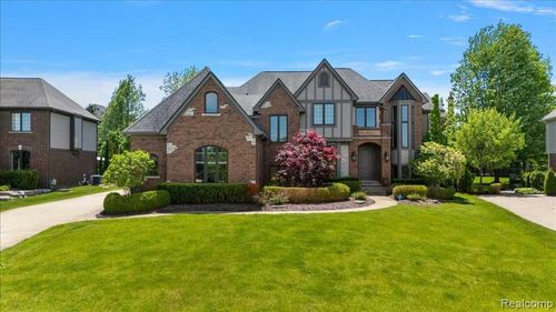 2885 Ambleside Ct, Oakland Twp, MI, 48306-4920 | Card Image