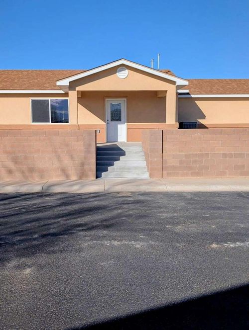 323 Sunrise Bluffs Dr, Belen, NM, 87002-2613 | Card Image