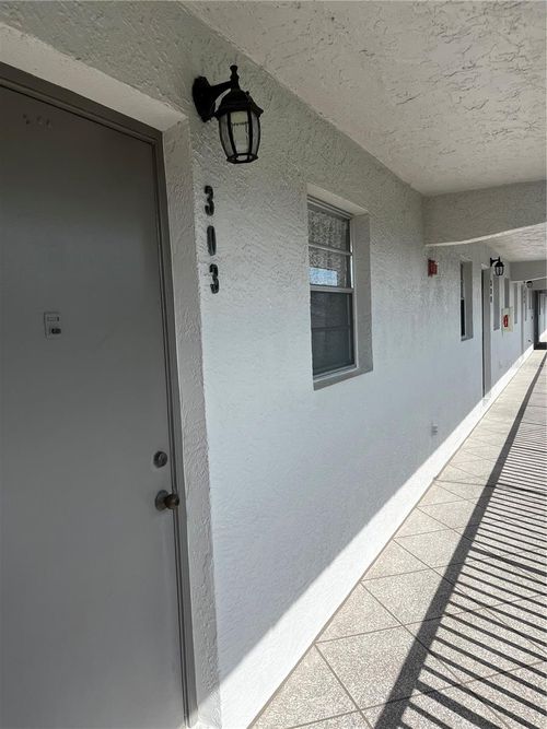 apt-303-9815 47th Ave N, ST PETERSBURG, FL, 33708-3268 | Card Image
