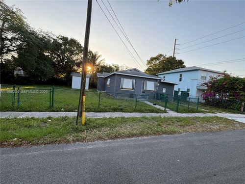 214 Sw 1st Ave, Dania Beach, FL, 33004-3961 | Card Image