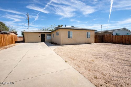 44104 Carolside Ave, Lancaster, CA, 93535-3533 | Card Image