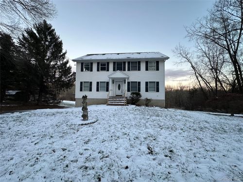 62 New Rd, Newburgh, NY, 12550-8739 | Card Image