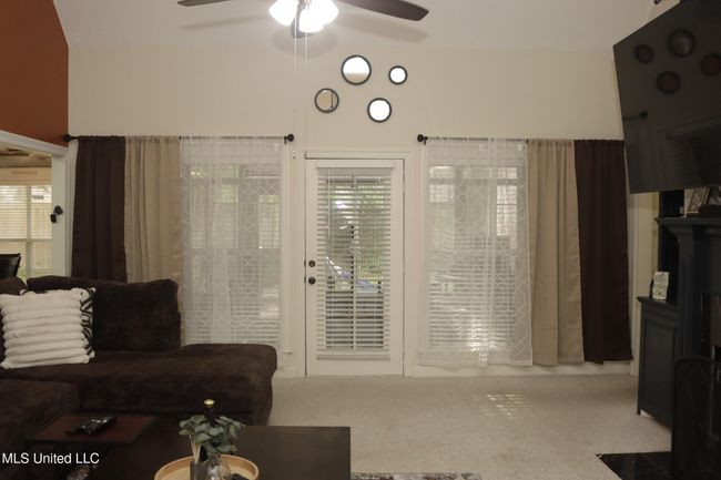 Living Room | Image 28