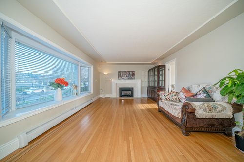 4824 Fairlawn Dr, Burnaby, BC, V5C3R8 | Card Image