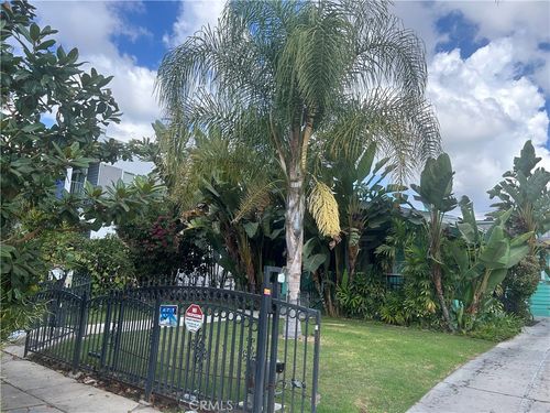 4727 Oakwood Ave, Los Angeles, CA, 90004-3658 | Card Image