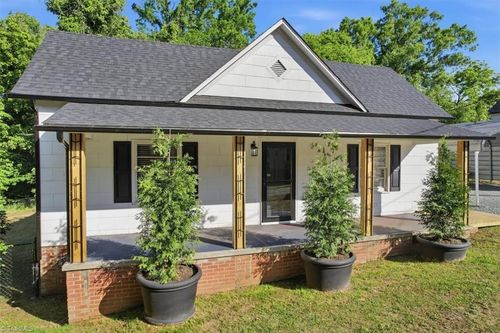 1253 Carolina St, Graham, NC, 27253-9075 | Card Image