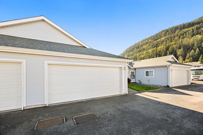 11 - 730 Mccombs Drive, Home with 3 bedrooms, 2 bathrooms and 2 parking in Harrison Hot Springs BC | Image 2