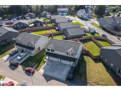 213 Oak St, House other with 6 bedrooms, 2 bathrooms and 4 parking in Winlock WA | Image 3