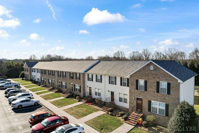 1036 Middle View Dr, Townhouse with 3 bedrooms, 3 bathrooms and null parking in Forest VA | Image 4