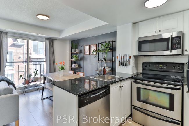 712 - 10 Laidlaw St, Condo with 3 bedrooms, 2 bathrooms and 1 parking in Toronto ON | Image 6