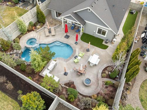 4035 Crystal Springs Dr, Medford, OR, 97504-9186 | Card Image