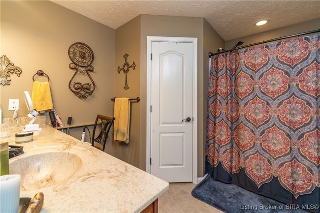 1721 Spring Gate Cir, Condo with 3 bedrooms, 2 bathrooms and null parking in Jeffersonville IN | Image 16
