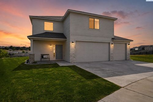 6037 W 32nd Ave, Kennewick, WA, 99338-5620 | Card Image
