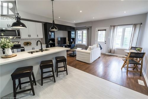 30-403 Westwood Dr, Kitchener, ON, N2M0B5 | Card Image