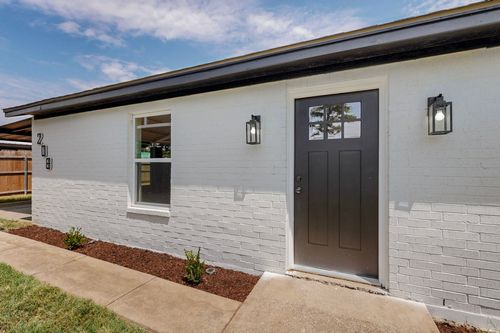 208 Ponderosa Ln, Burleson, TX, 76028-3028 | Card Image