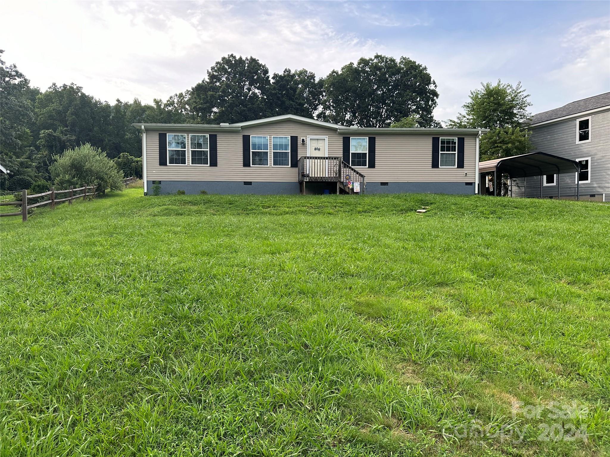 Clear Creek Rd, Hendersonville, NC 28792