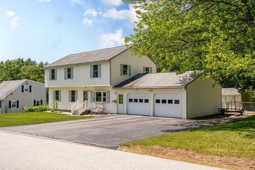 4 Summit Dr, Hooksett, NH, 03106-1526 | Card Image