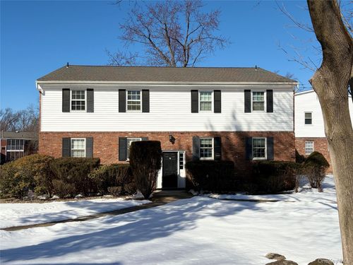 b3-7 Essex Ln, Suffern, NY, 10901-7431 | Card Image