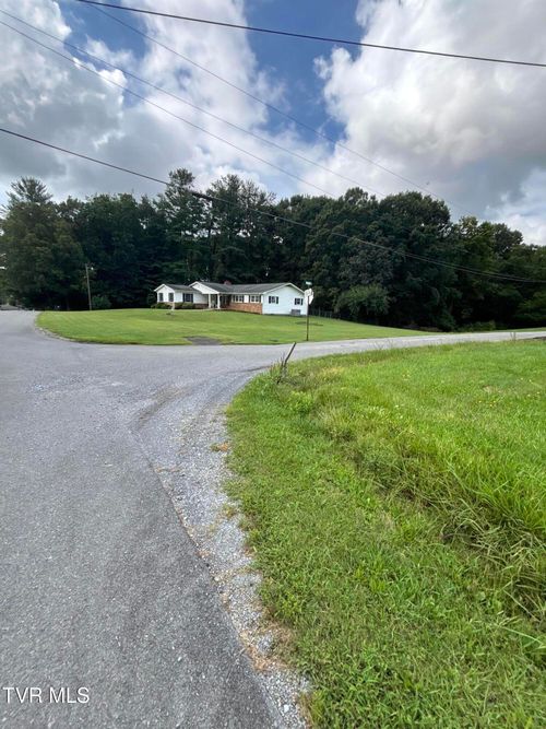 372 Bill Bennett Rd, Johnson City, TN, 37604-3345 | Card Image