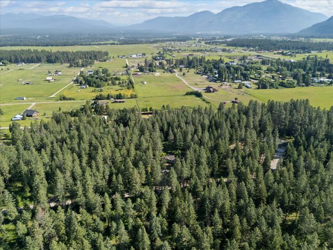 Aerial overview of property's location featuring a mountain backdrop | Image 37