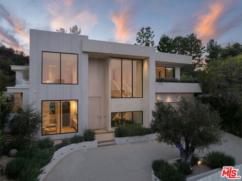 17177 Adlon Rd, Encino, CA, 91436-3715 | Card Image