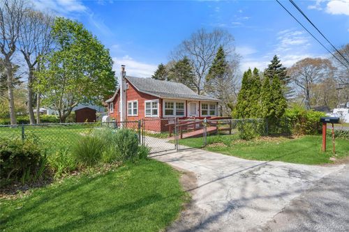184 Magnolia Dr, Mastic Beach, NY, 11951-3307 | Card Image