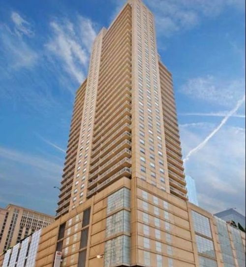 w2905-545 N Dearborn St, Chicago, IL, 60654-2658 | Card Image